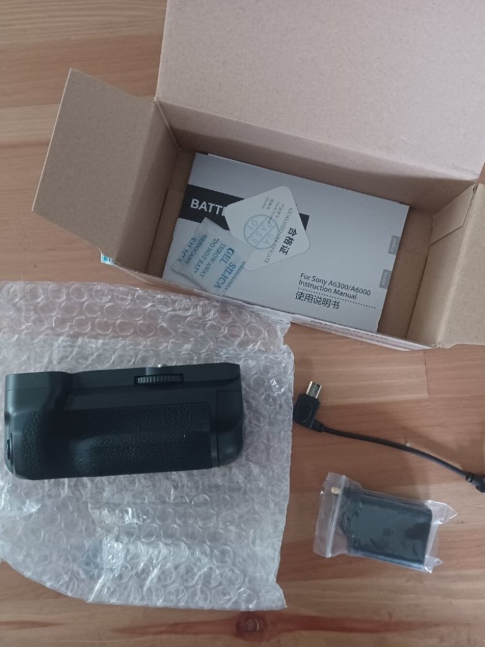 Vertical Battery Grip For Sony Alpha A6000 A6100 A6300 A6400 Meike MK-A6300